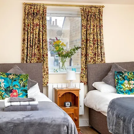 Finest Retreats - Number Seven * Skipton