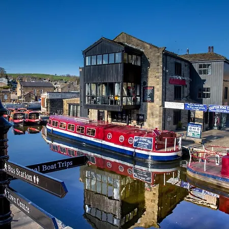 Finest Retreats - Number Seven * Skipton